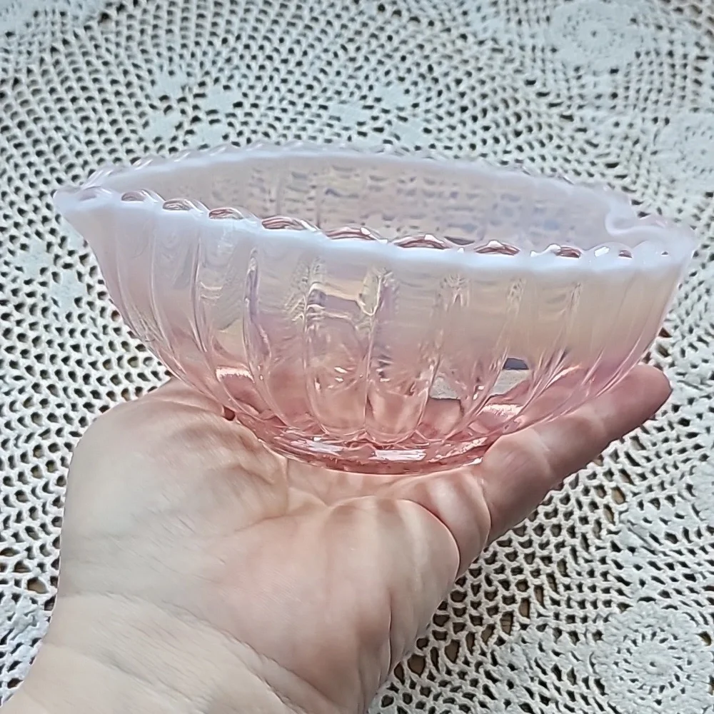 Vintage Fenton Pink Opalescent Ribbed Glass Heart Shaped Dish - Picture 5 of 10